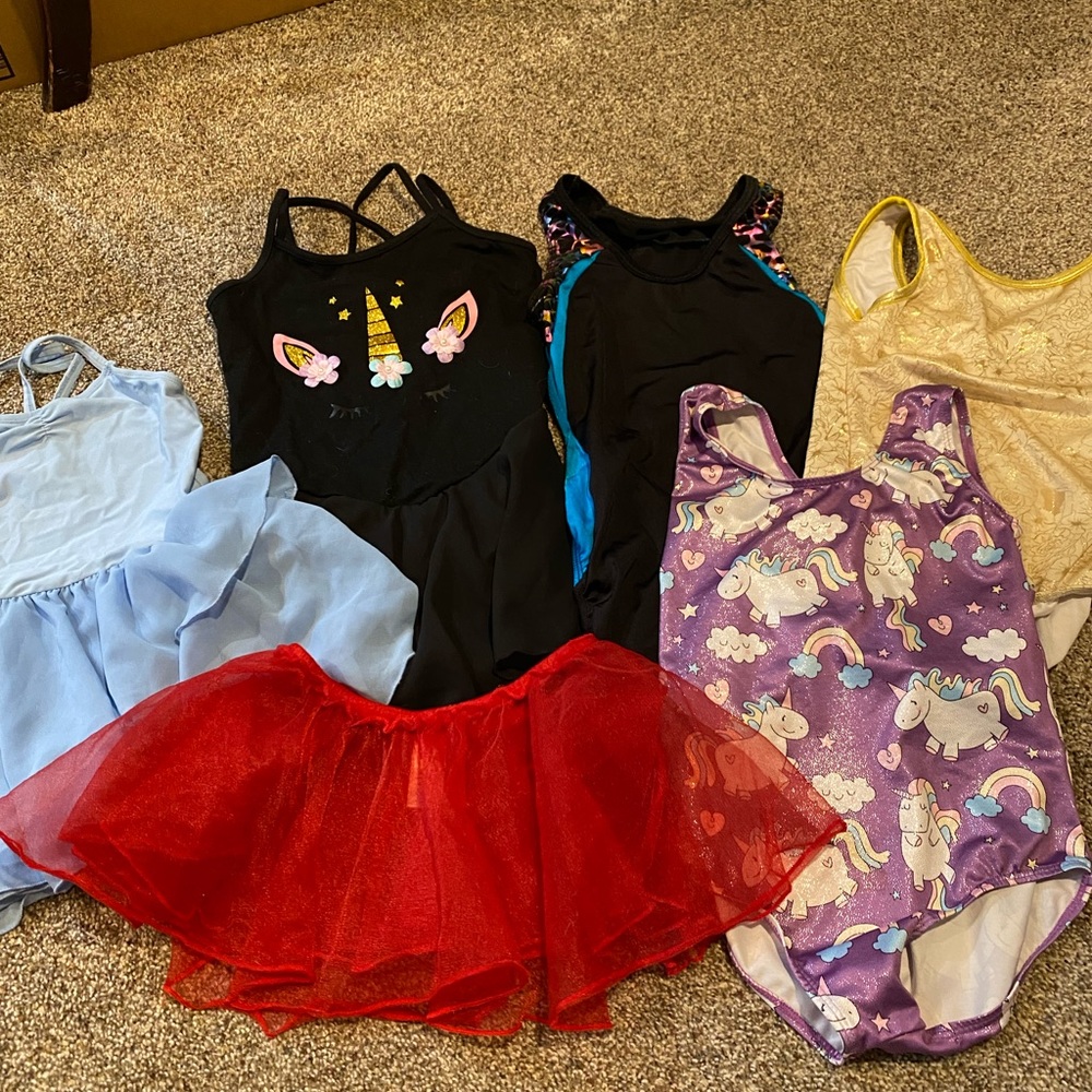 Set of 5 girls dance/gymnastics outfits + tutu